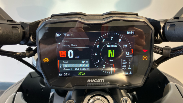 Ducati Diavel V4 - Dark Stealth Yellow (25MY)
